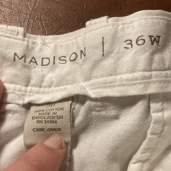 Madison khaki shorts , size 36 . In good condition. - Picture 3 of 5